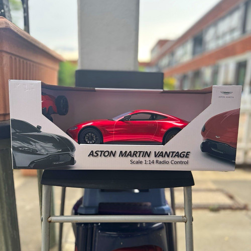 Aston martin vantage - martin, radio