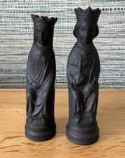 Wedgwood - Arnold Machin -  Chess Pieces - Black Basalt King and Queen - 1975