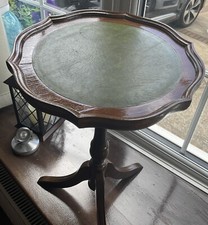 DECORATIVE FLAMED MAHOGANY PIE