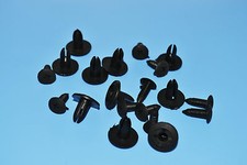 10 X FORD BLACK PLASTIC RIVETS