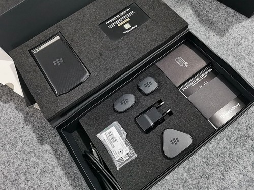 Blackberry porsche design - porsche,