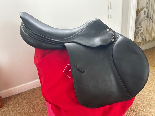 Equipe jump saddle - , 17.5”
