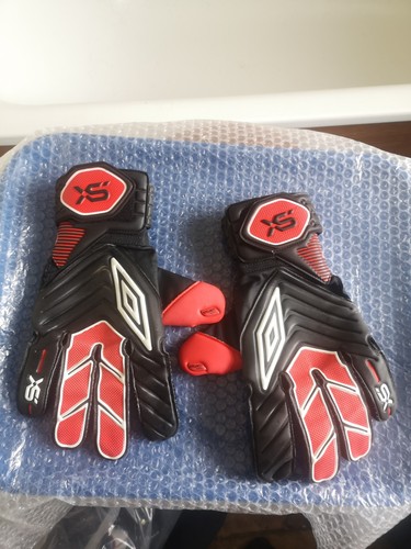 Umbro goalkeeper gloves - umbro,