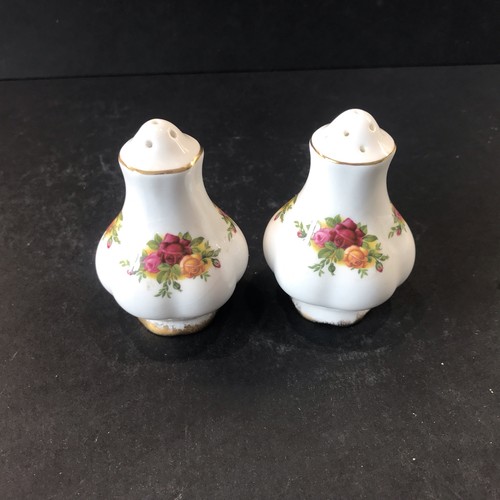 Royal albert old - old, roses