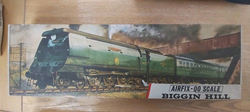 Airfix red stripe - stripe, hill.