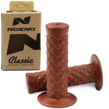 344228A PAIR OF KNOBS NOEND