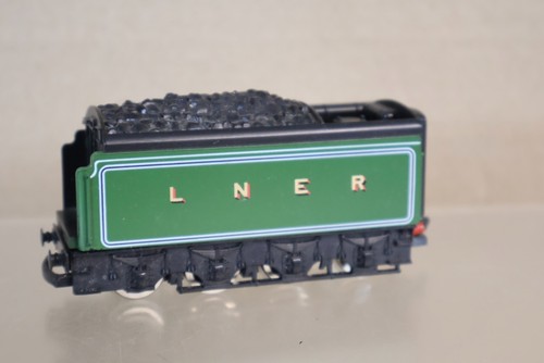 Hornby non powered twin tender - powered,