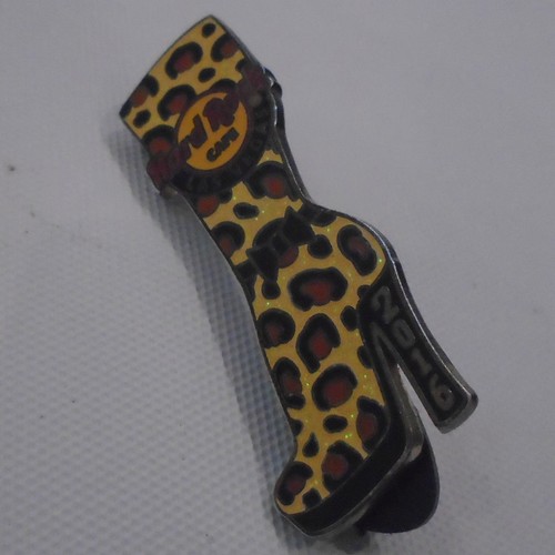 Hard rock cafe pin - pin, badge
