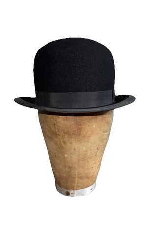 The arcadia vintage black felt - the,