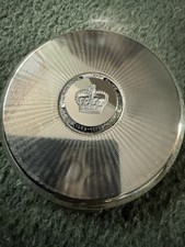 Vintage Stratton Silver Plated Queen Elizebeth 11 25Anniversary Compact