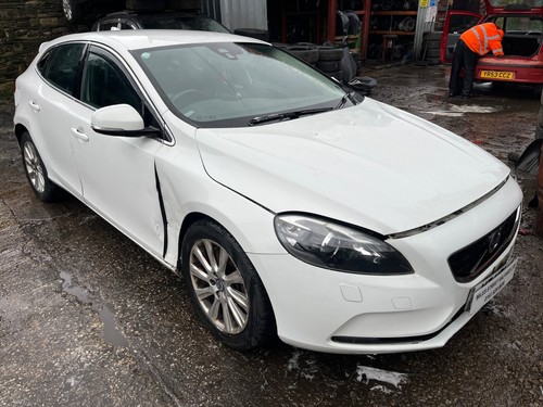 Breaking volvo v40 mk3 - breaking,