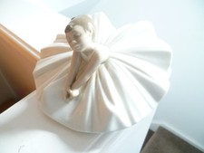 NAO figurine by Lladro “Dance Class Ballerina” no.1283 porcelain ballet figure