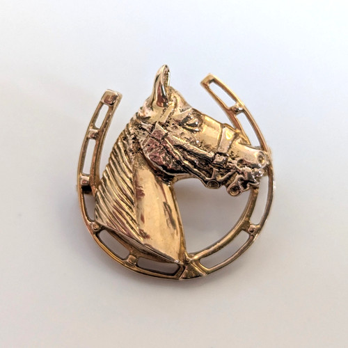 9ct gold horse - horse, 1973