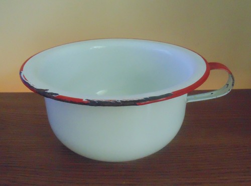 Vtg white enamel - enamel, 7.25