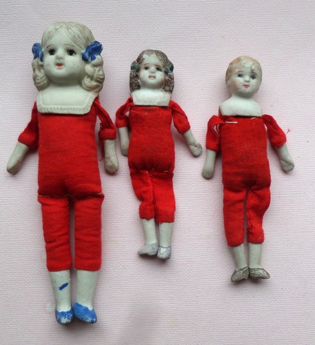 Old bow haired - old, dolls