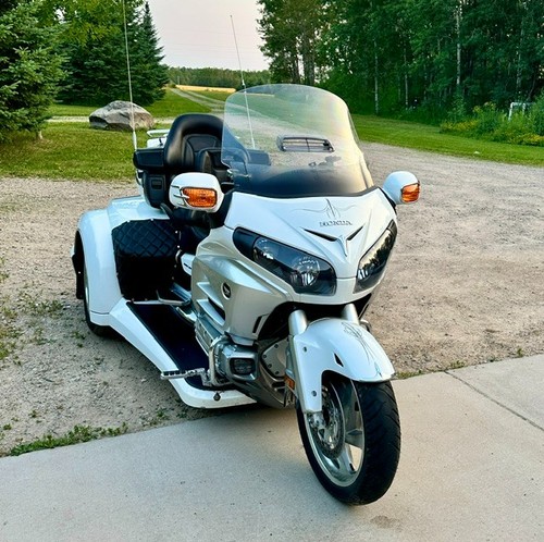 2012 honda gl1800 - honda,