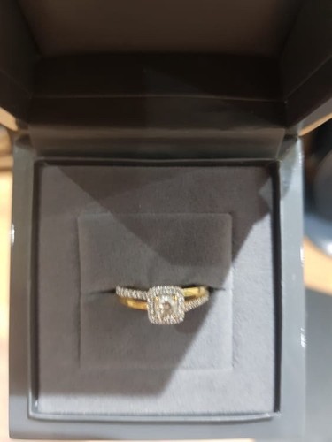 Ladies 18ct diamond halo - diamond,