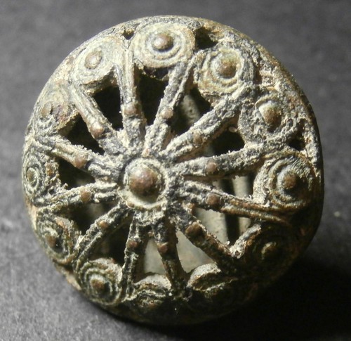 Unknown button with lug - ,