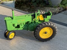 John Deere 1937 Model G tractor model by ERTL 1/16 scale