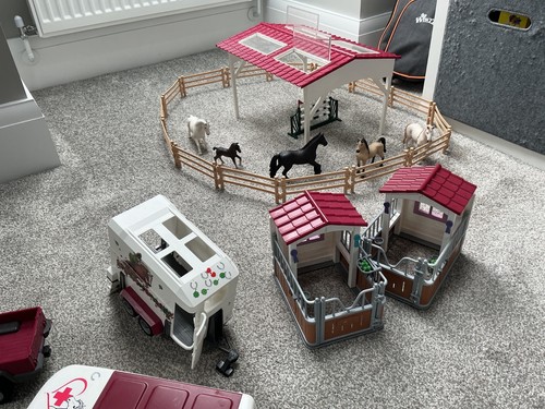 Schleich horse set includes - set,,
