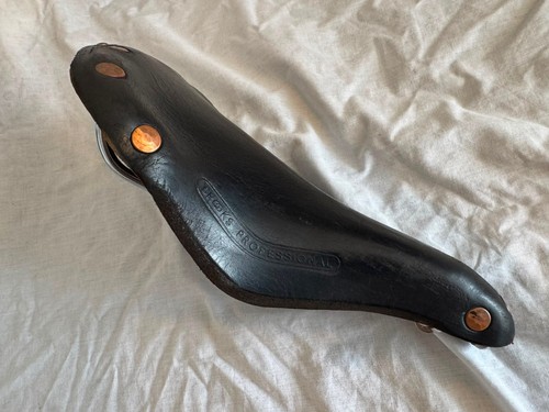Vintage black brooks - black,