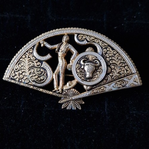 Vintage fan shaped damascene - vintage, shaped,
