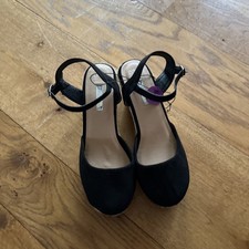 Ladies Black closed-toe faux