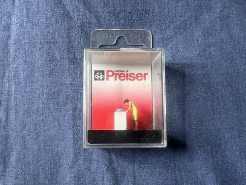 Preiser woman doing - preiser,, ho