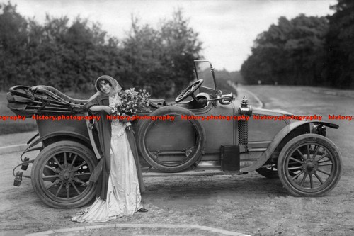 F005144 france woman - a, is