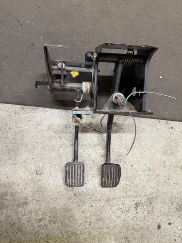 Volvo 240 manual - , pedal