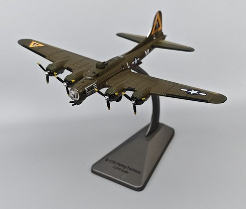 Models b 17g flying - |,