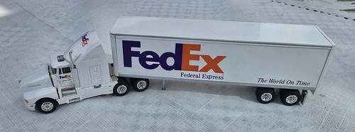 Fedex federal express lorry - federal,