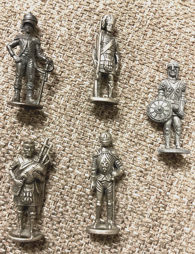 Metal figurines set - x5, scots