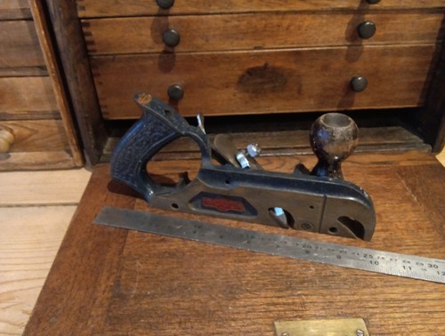 Vintage woden number - , w