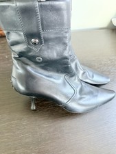 Tod’s black leather ankle boots with a kitten heel Size 41