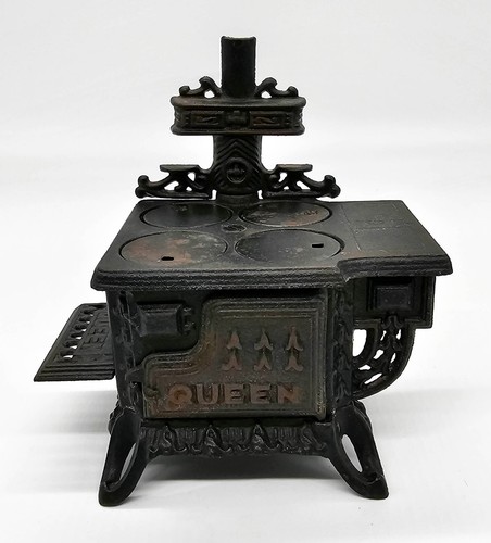 Queen cast iron toy - queen,