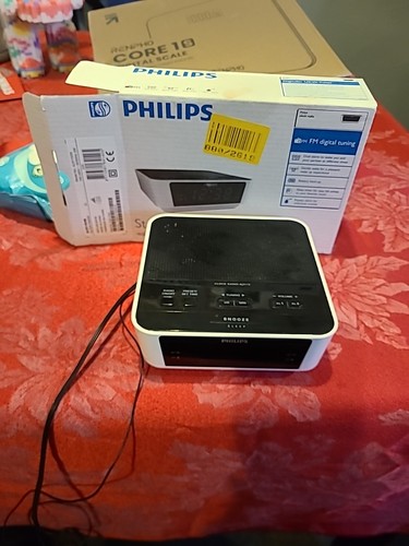 Phillips clock radio - clock, alarm