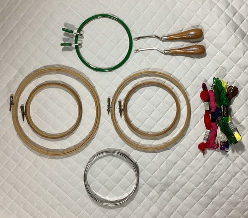 Lot embroidery hoops 2 - 6,