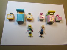 2  GENUINE LEGO  FRIENDS FIGURES 2 BEDS 4 BED SIDE CABINETS WITH LAMPS BEDROOM