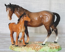 Beswick Bay Mare and Chestnut Foal on Naturalistic Base Rare Gloss Model 953 Vgc