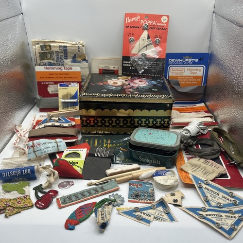 Granny sewing kit hinged - granny,