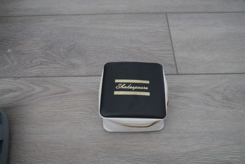 Shakespeare black white dia - black/white,