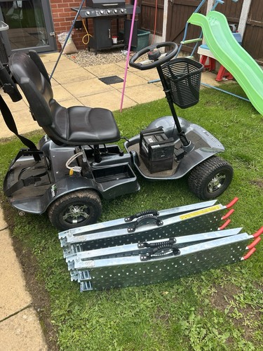 Single seat golf buggy with