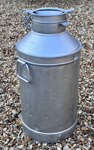 Vintage metal milk churn - vintage, 26”