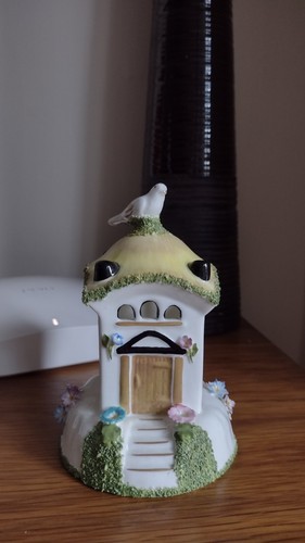 Dovecote coalport victorian - by,