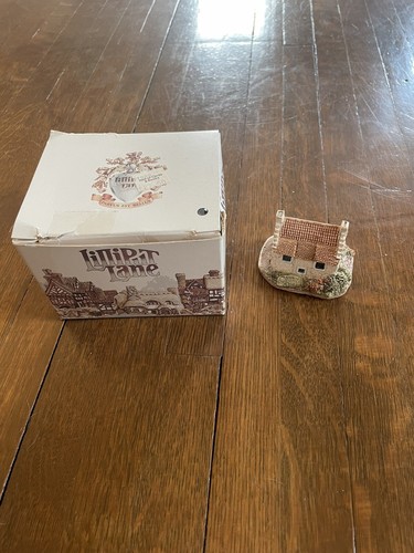 Lilliput lane cottage - lilliput, figure