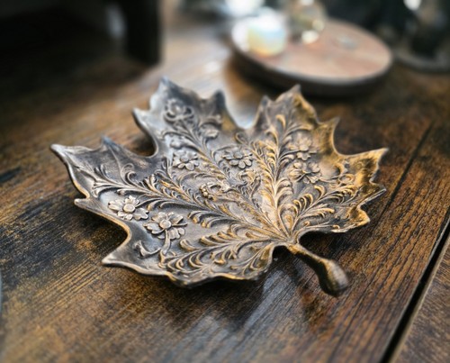 Ornate leaf tray keys - tray,