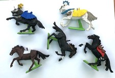 5 Vintage Britains Deetail Riderless Soldiers Knights Horses