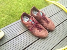 MENS ADIDAS AS520 TRAINERS -  UK SIZE 9 - BURGUNDY