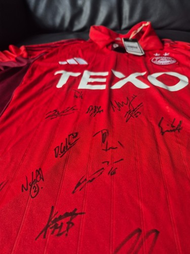 Signed aberdeen shirt - aberdeen, fc